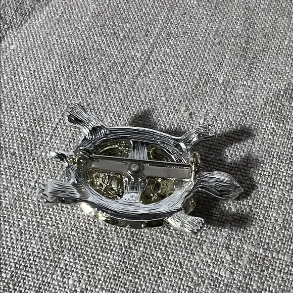 Silvertone Turtle Brooch Red eyes. WA490 - Picture 6 of 6